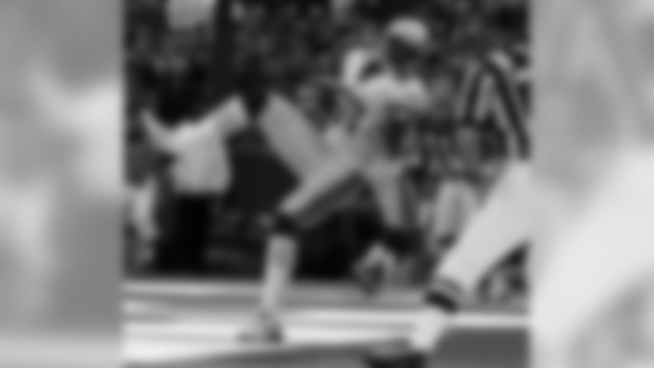 2001: WR Koren RobinsonCollege: North Carolina StateDrafted By: Seattle