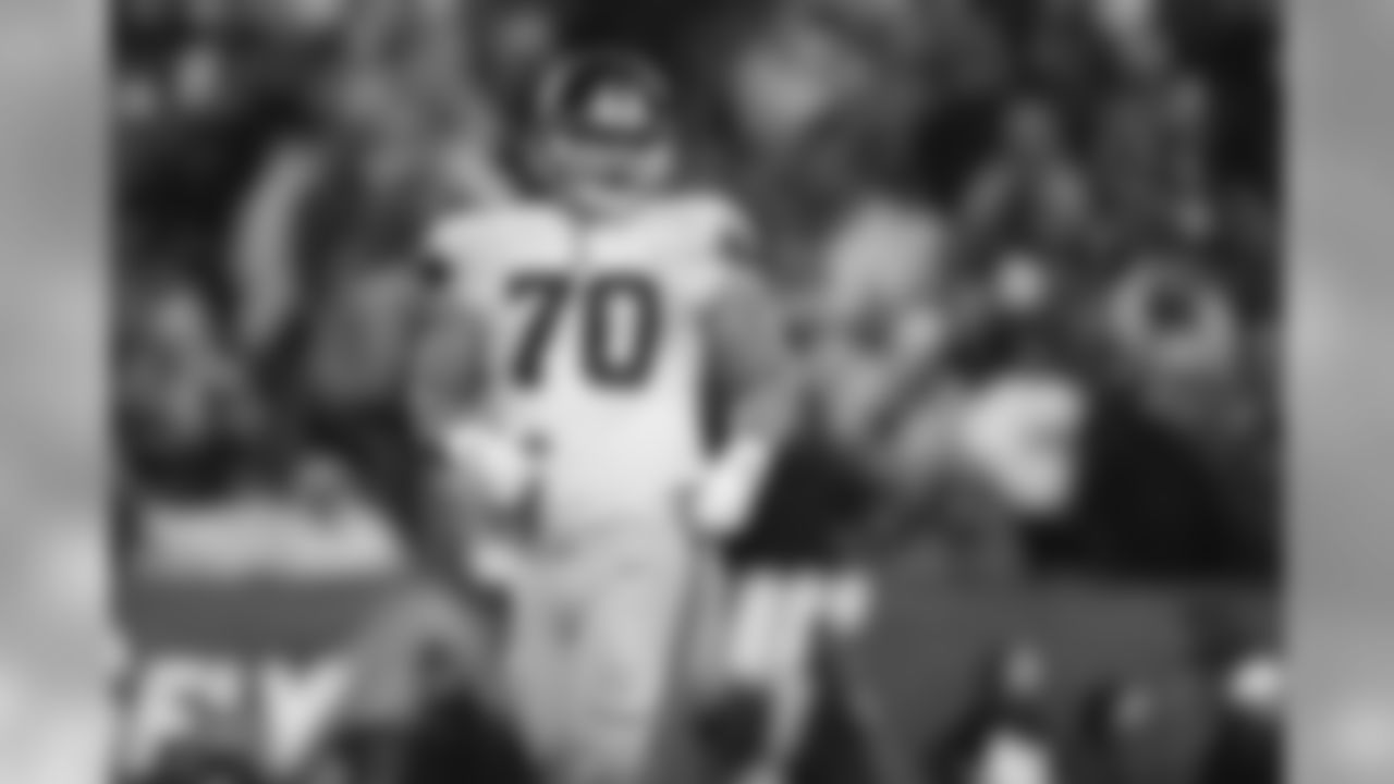 New York Giants offensive guard Kevin Zeitler (70) reacts during an NFL football game against the Philadelphia Eagles, Monday, Dec. 9, 2019, in Philadelphia. (Aaron M. Sprecher via AP)