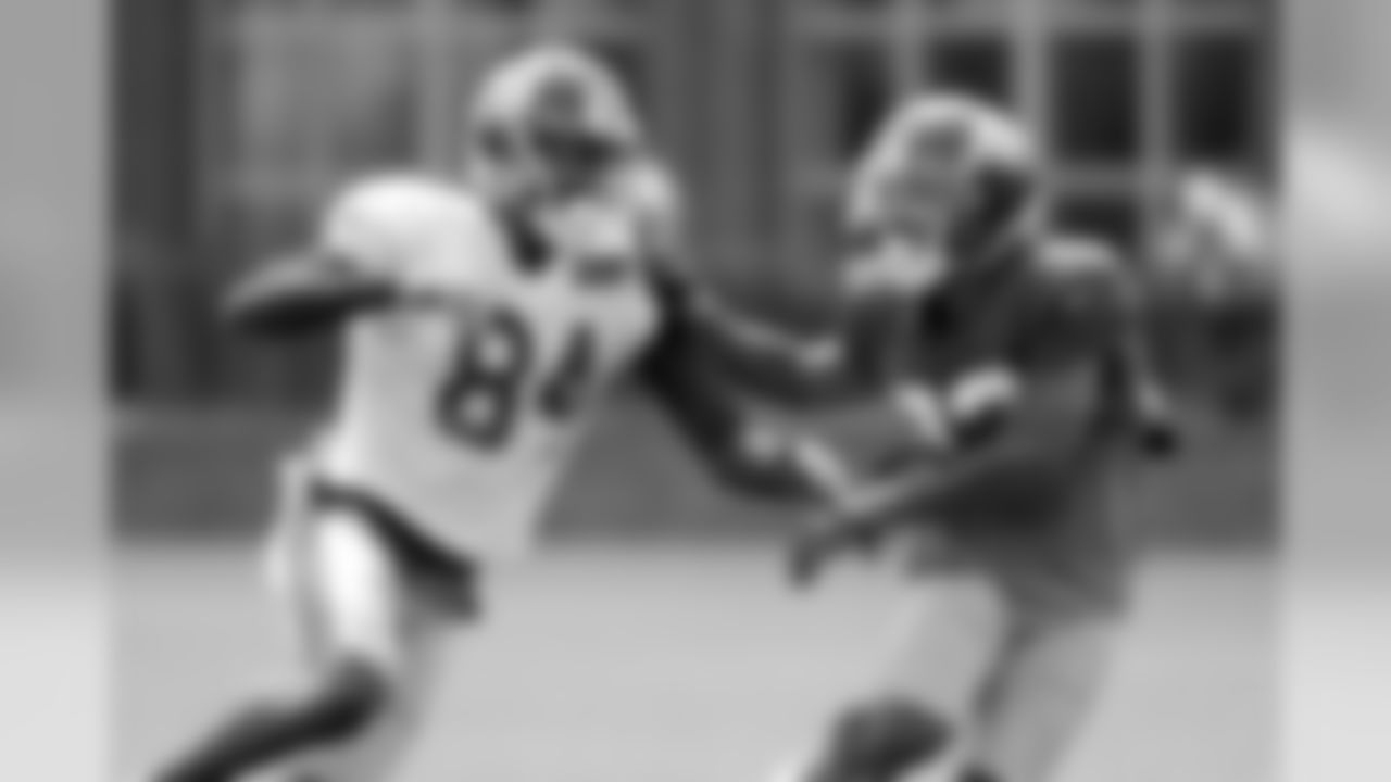 DB Mike Jones