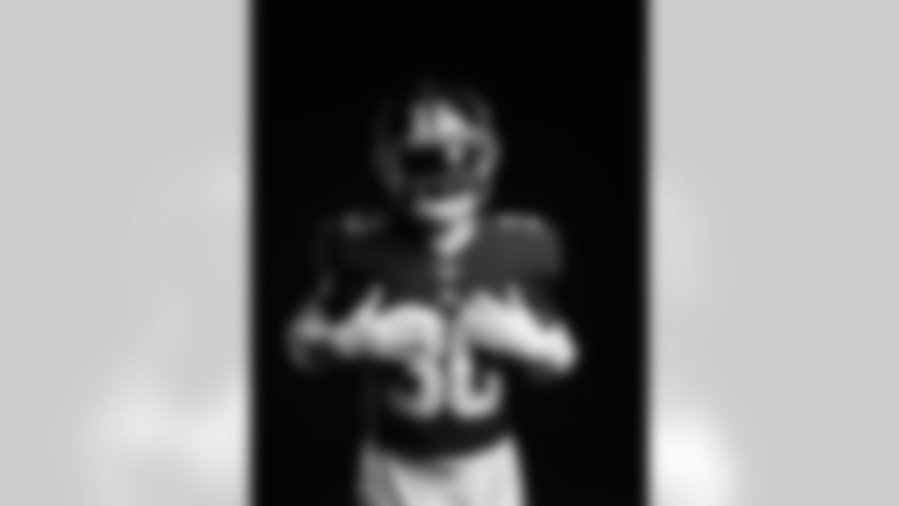 CB Darnay Holmes (30)
