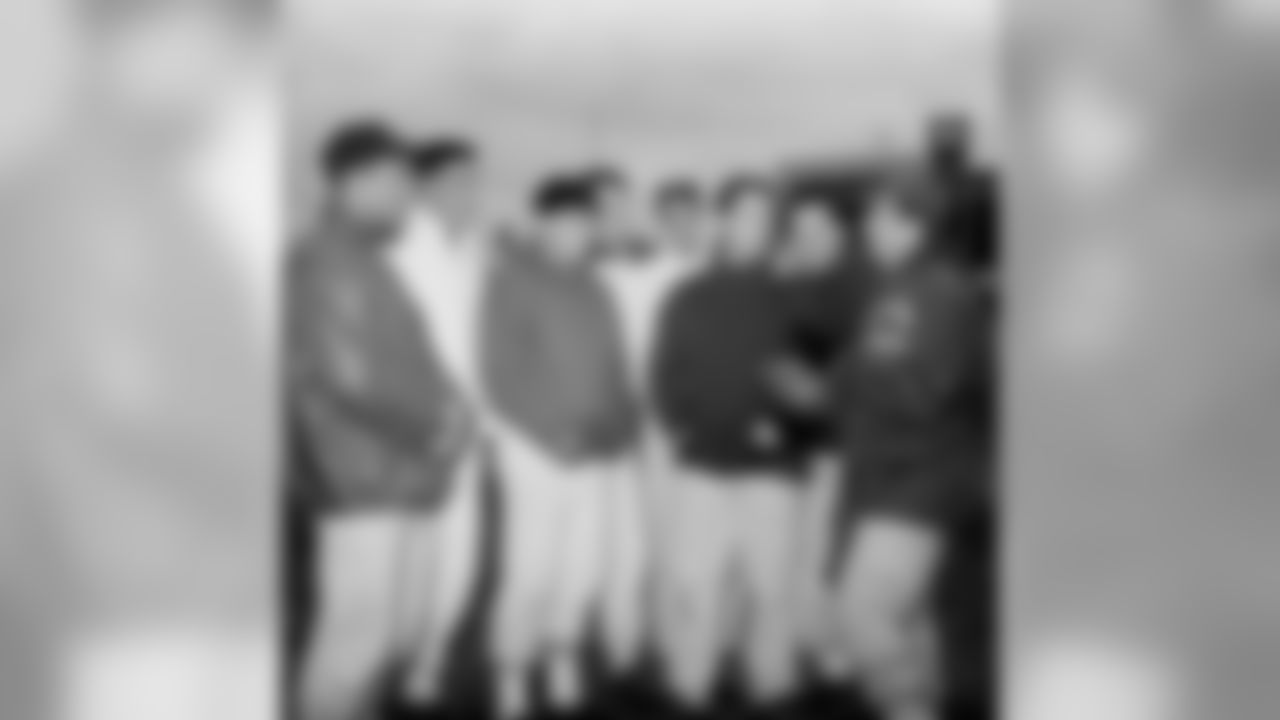 Allie Sherman, right, coach of the New York Giants, talks with his players before a workout at Yankee Stadium in New York, Dec. 7, 1962. from left are: Joe Morrison, back; Phil King, back; Joe Walton, end; Del Shofner, end; Don Chandler, back; Ralph Gugliemi, back and Frank Gifford, back. The Giants will meet the Cleveland Browns on Dec. 9, at the stadium. (AP Photo/Harry Harris)