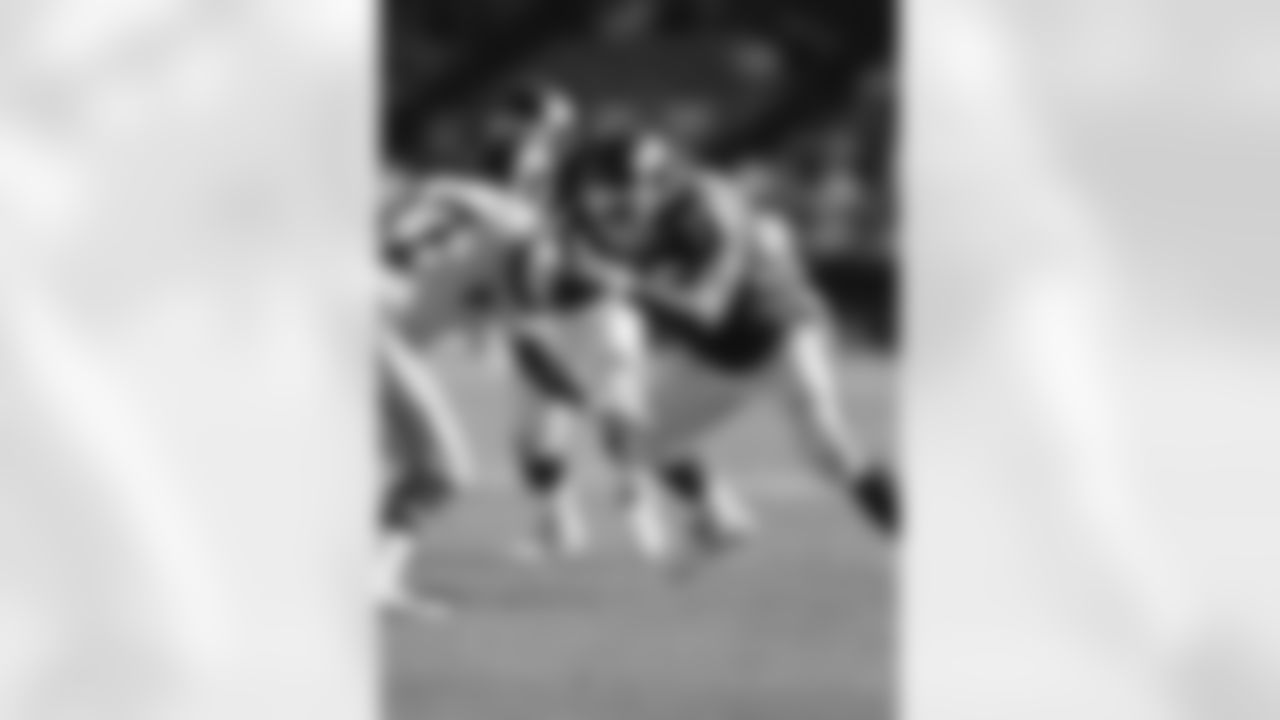 New York Giants defensive tackle Keith Hamilton (75) is seen in action during an NFL game against the Los Angeles Rams Oct. 16, 1994, in Los Angeles. (Kevin Terrell via AP)