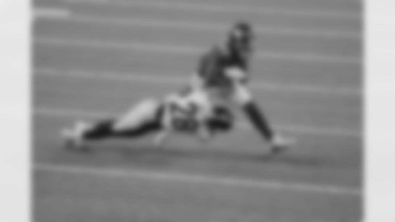 New York Giants wide receiver Sterling Shepard (87) is brought down by Pittsburgh Steelers cornerback Mike Hilton (28) during an NFL football game, Monday, Sep. 14, 2020 in East Rutherford, N.J. (Michael Owens/NFL)
