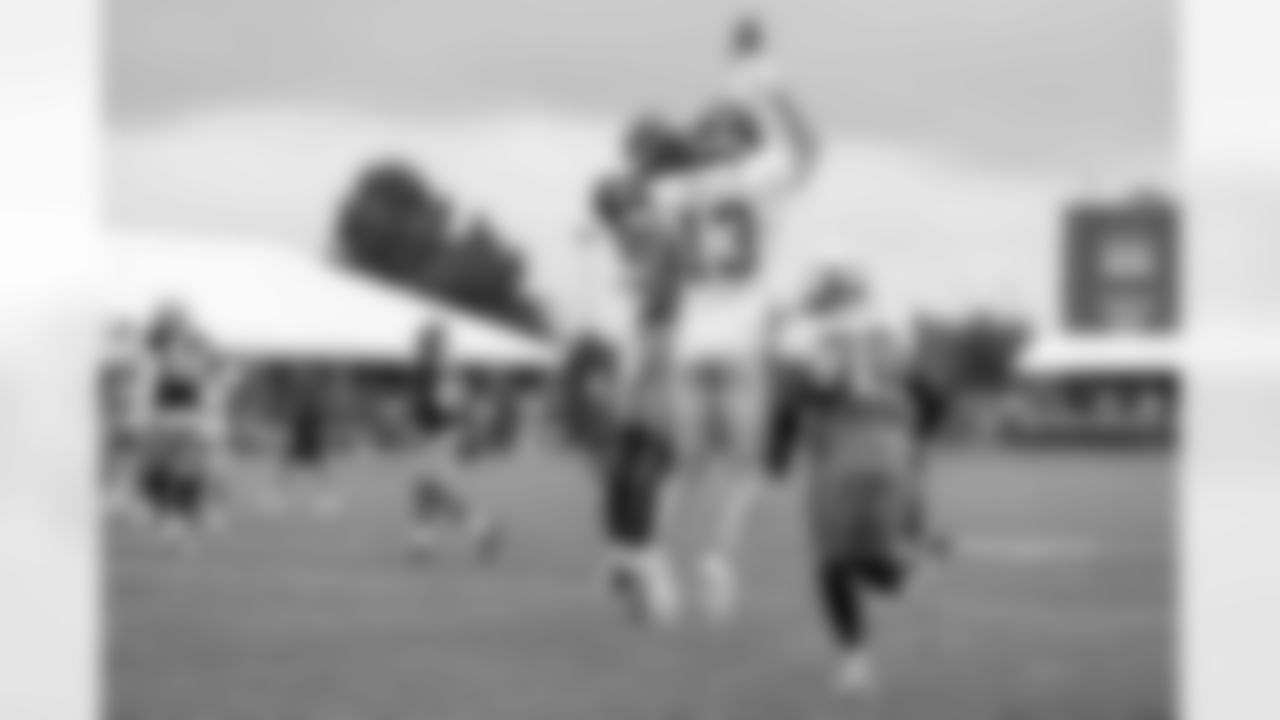 QB Tyrod Taylor (2), WR David Sills V (13)