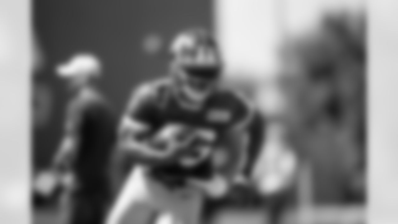 RB Saquon Barkley (26)