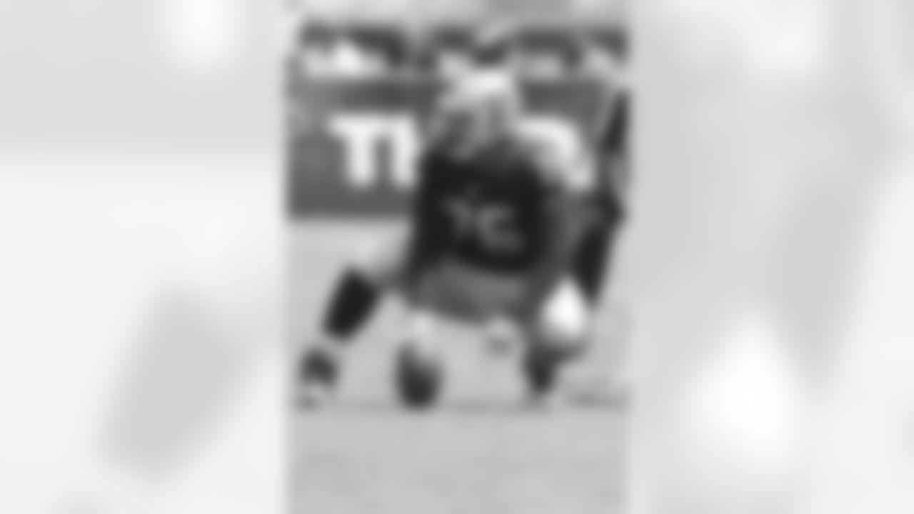 Oakland Raiders center Jon Feliciano (76) prepares to snap the football during a preseason NFL game against the Los Angeles Rams on Saturday, August 18, 2018, in Los Angeles. The Rams defeated the Raiders 19-15. (Kevin Terrell via AP)