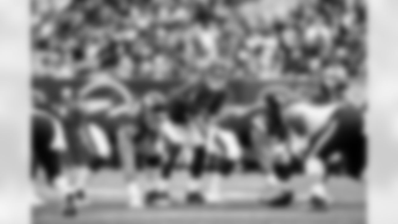 Mark Glowinski (64), Jon Feliciano (76), Daniel Jones (8)