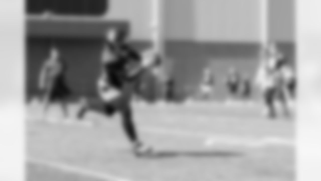 RB Eric Gray (20)