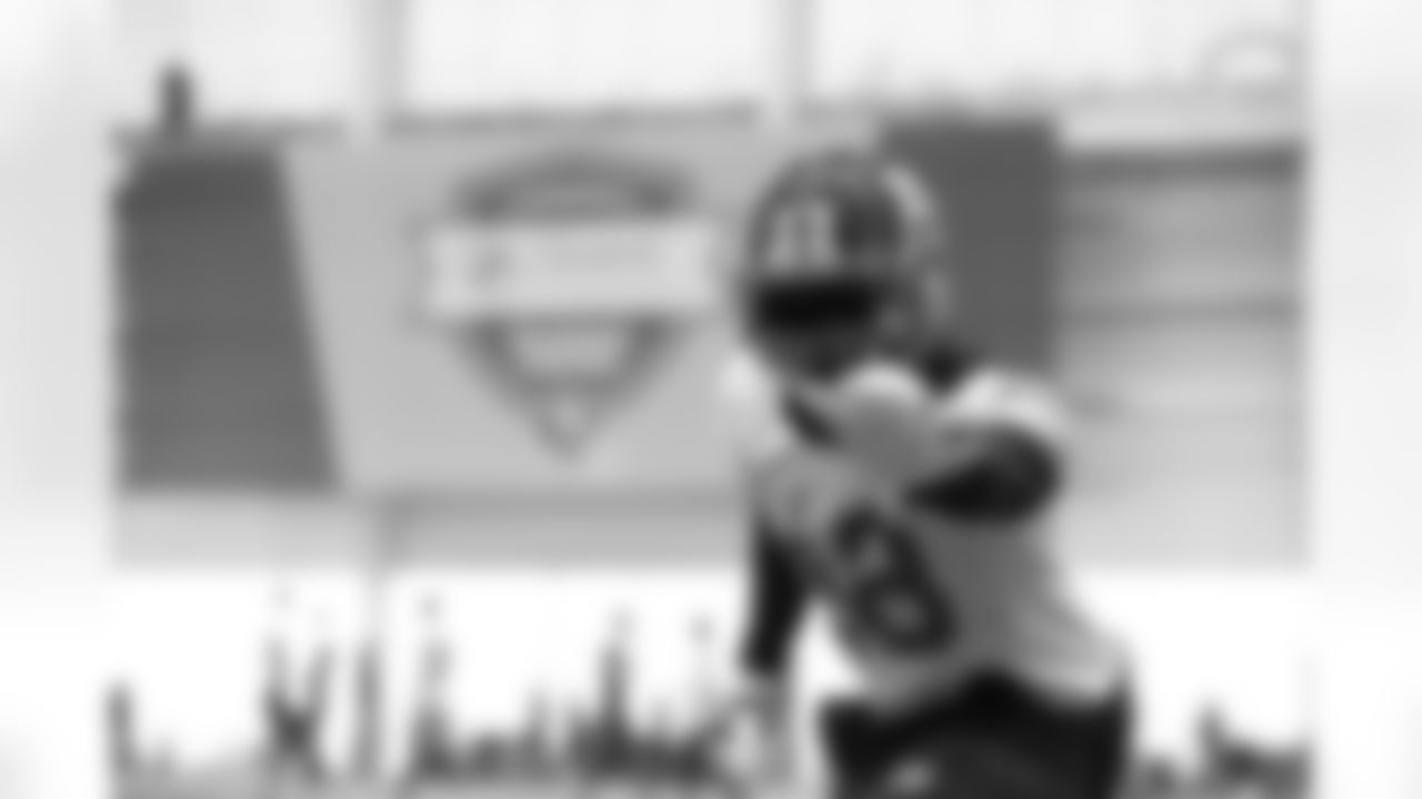 Tae Crowder (48)