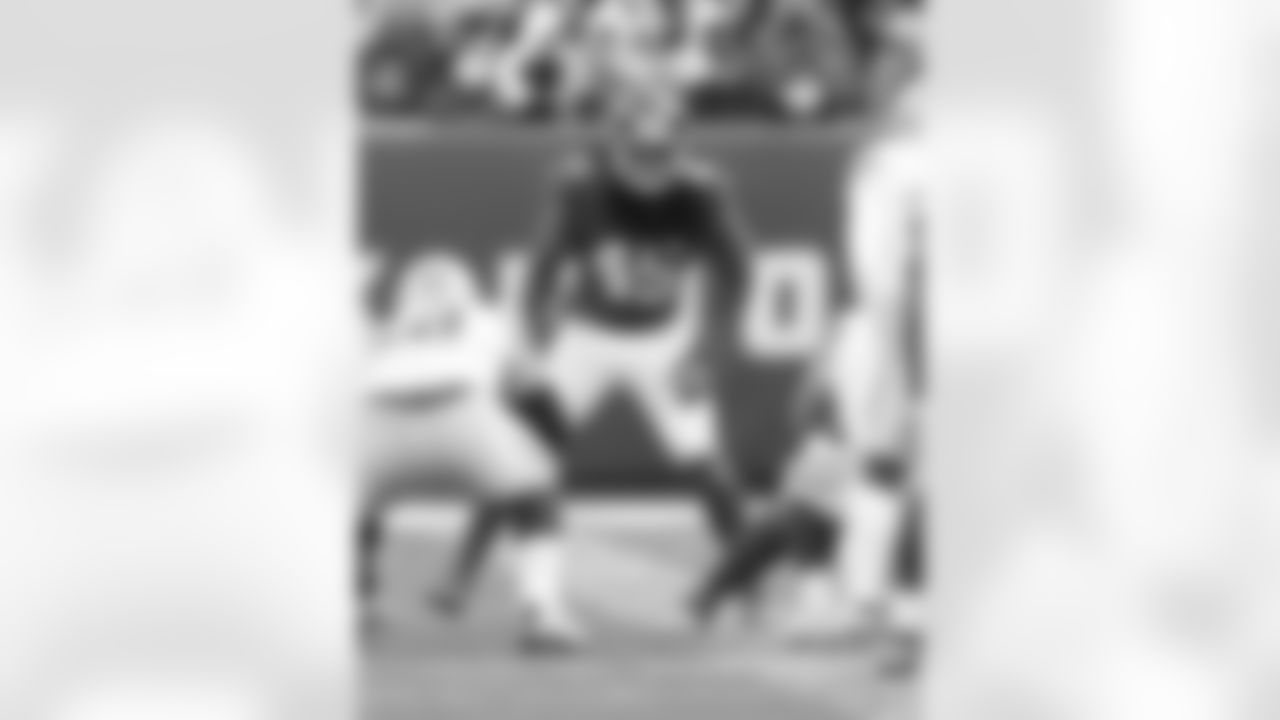 New York Giants middle linebacker Jaylon Smith (45) during a week 15 football game against the Dallas Cowboys on Sunday December 19th, 2021 in East Rutherford, New Jersey