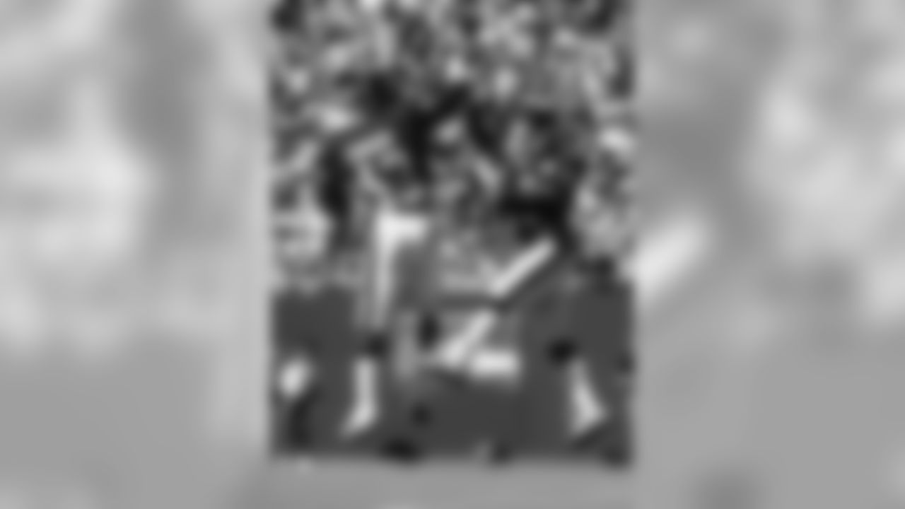 7) Terry Kinard (1983-89) -- 27