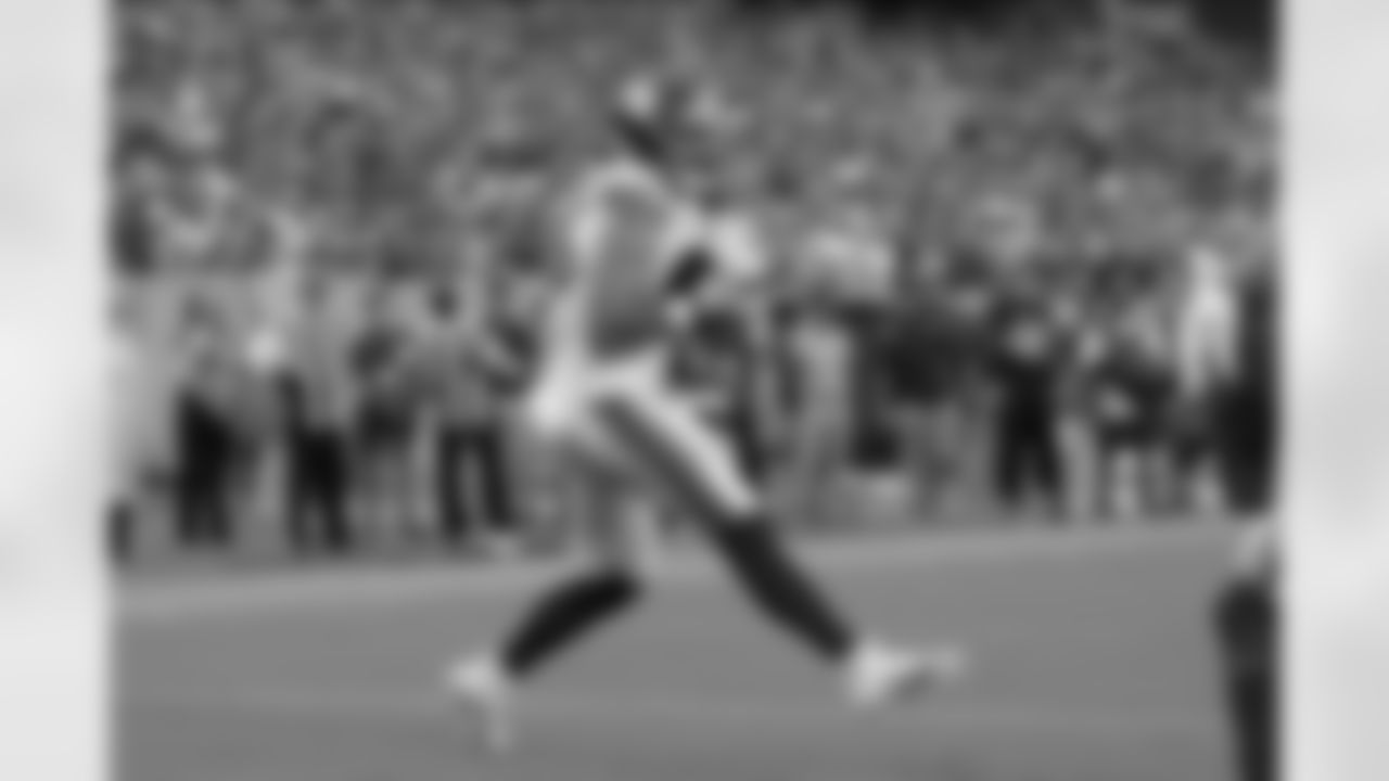 New York Giants fullback Chris Myarick (85) makes a touchdown catch during the second half of an NFL football game against the Tennessee Titans Sunday, Sept. 11, 2022, in Nashville. (AP Photo/Mark Humphrey)