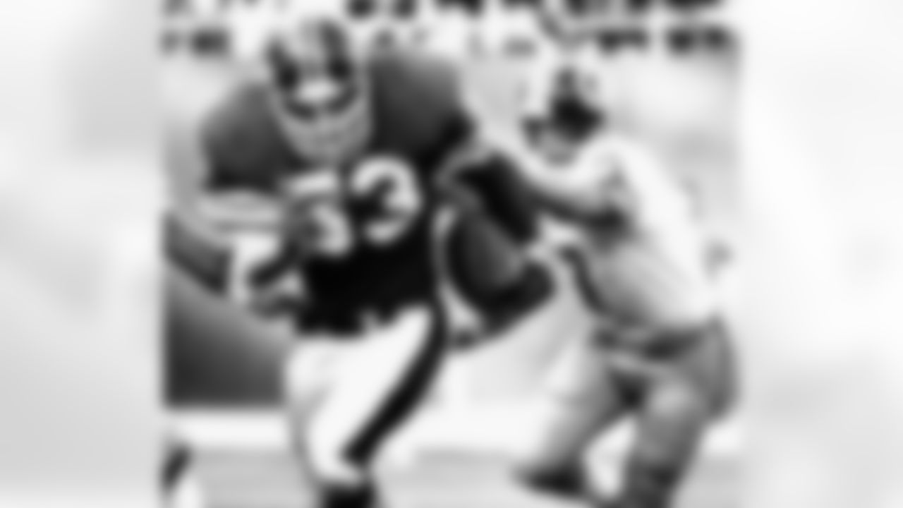 Harry Carson of the New York Giants, left, runs with a fourth quarter intercept on of a Washington Redskins pass at Giants Stadium, Oct. 22, 1978 in East Rutherford, as Redskins quarterback Joe Theismann tries to make a tackle. The interception sealed the Giants' 17-6 upset win over the Redskins. (AP Photo/Bill Kostroun)
