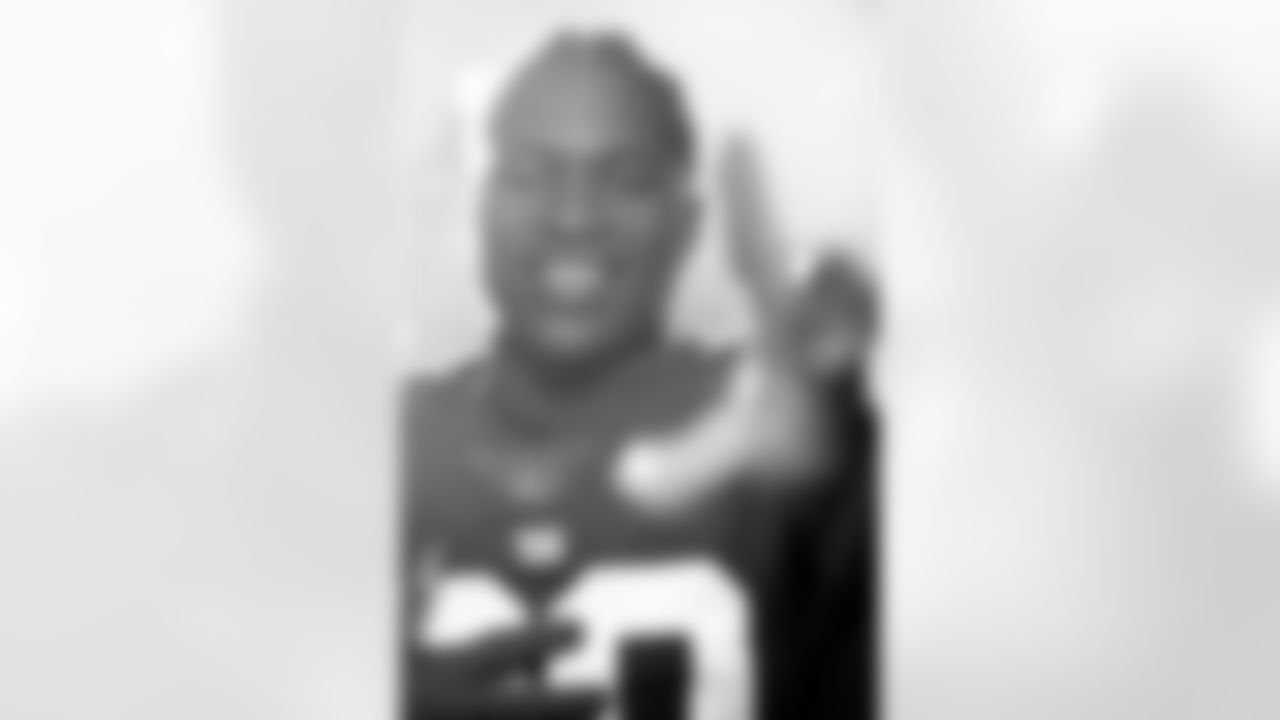 CB Darnay Holmes (30)
