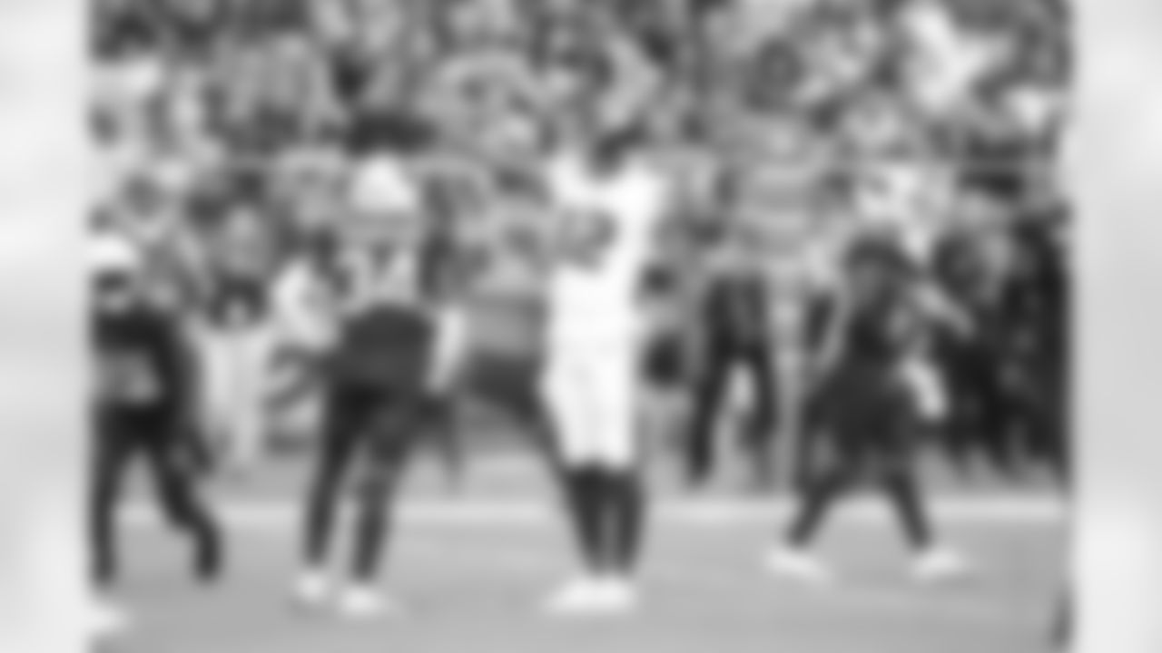 TE Darren Waller (12)