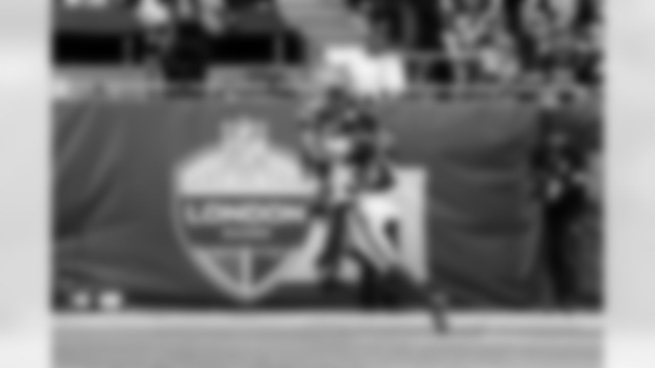 Darnay Holmes (30)