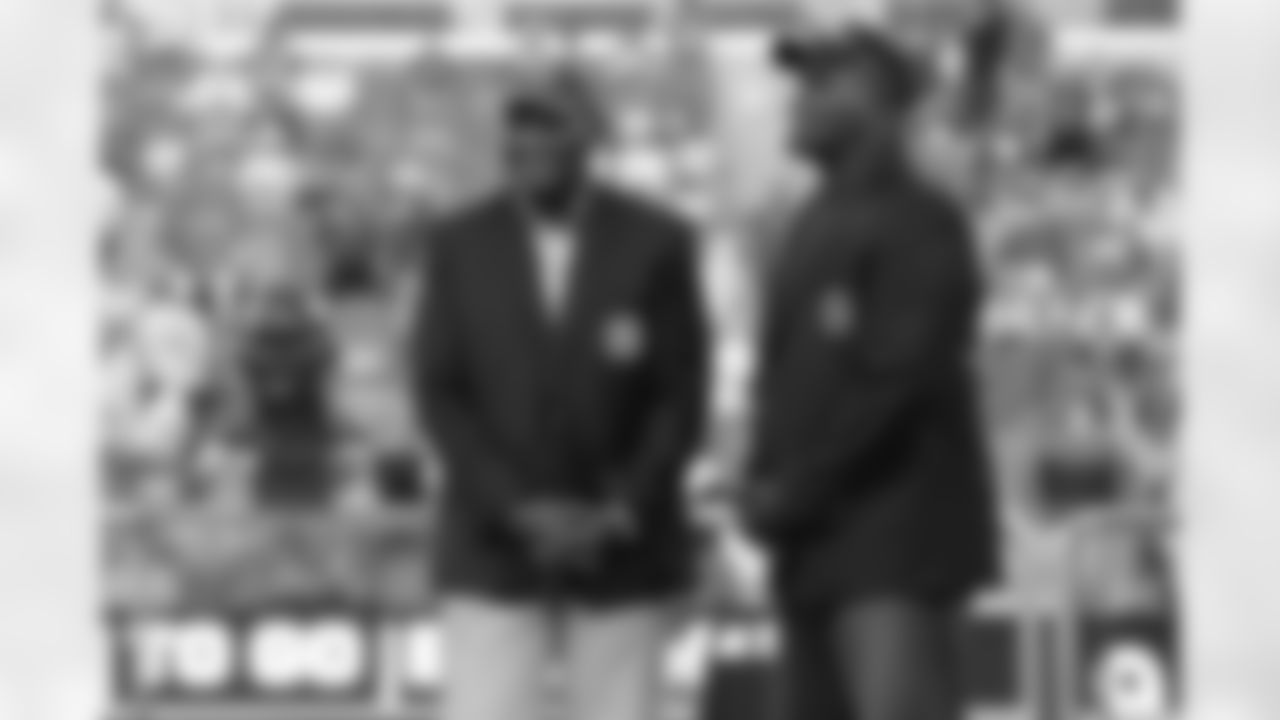 New York Giants Hall of Fame linebackers Harry Carson, left, and Lawrence Taylor stand beside each other as they are honored during the halftime show of an NFL football game between the New York Giants and the Denver Broncos Sunday, Sept. 15, 2013, in East Rutherford, N.J. (AP Photo/Kathy Willens)