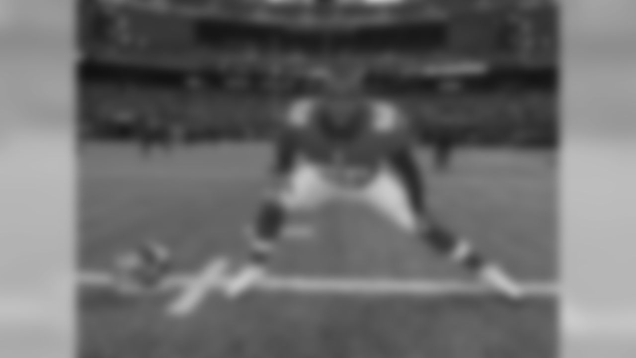 LB Jon Beason