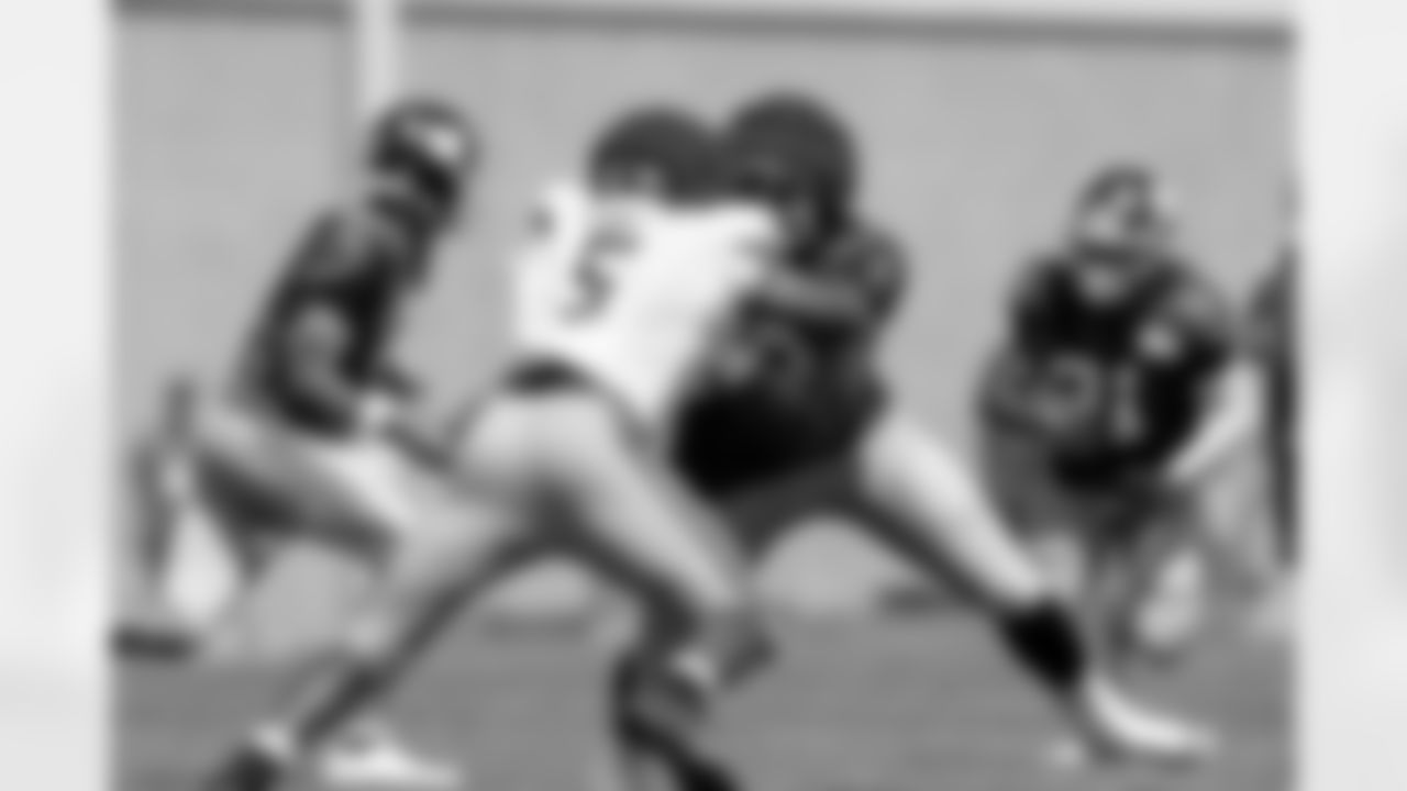 Kayvon Thibodeaux (5), Andrew Thomas (78)