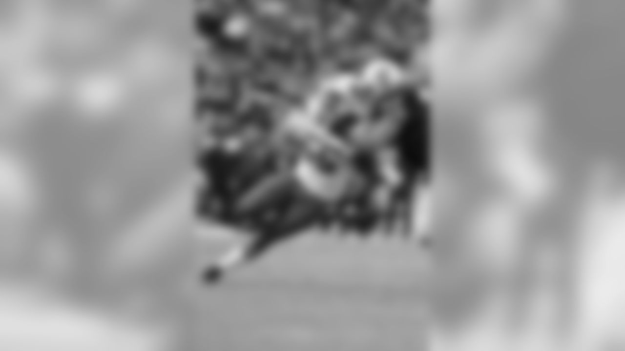 Jerry Hughes, Bills