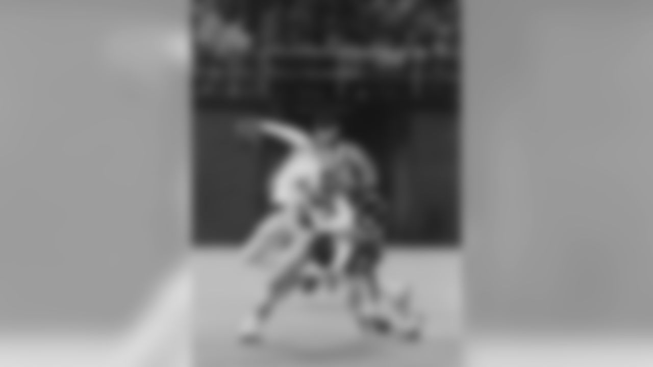 Lawrence Taylor - 132.5 sacks
