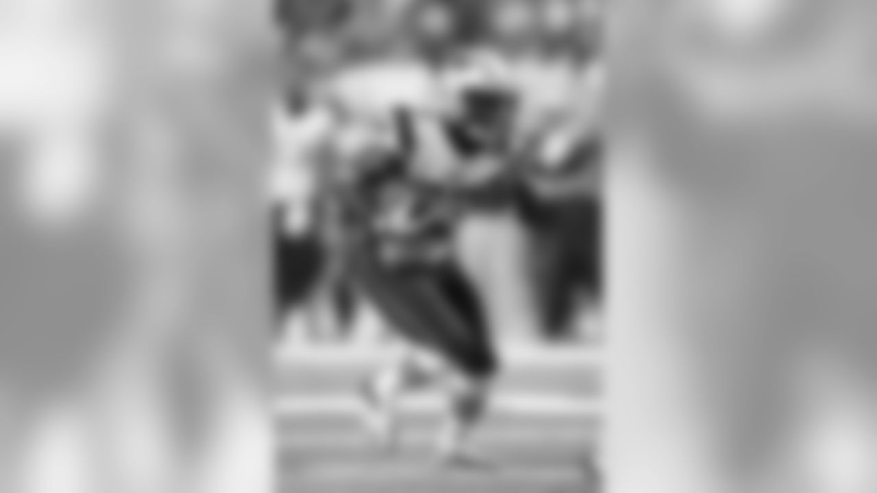 KR 33 Leon Washington(Backup: 32 Devin McCourty)