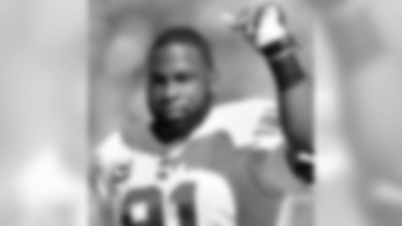 DE JUSTIN TUCKOver the extended layoff between the Thursday game against Chicago and Monday night against Minnesota, the Giants have been taking a long look at their pass rush, which ranks last in the NFL with five sacks. Usually a trademark for the team, the pass rush is looking for a breakthrough and looking to veterans like defensive co-captain Justin Tuck."I'll be the first one to tell you that it starts with me, it starts with what I do individually," Tuck said. "And I think every player on the D-line feels the same way."