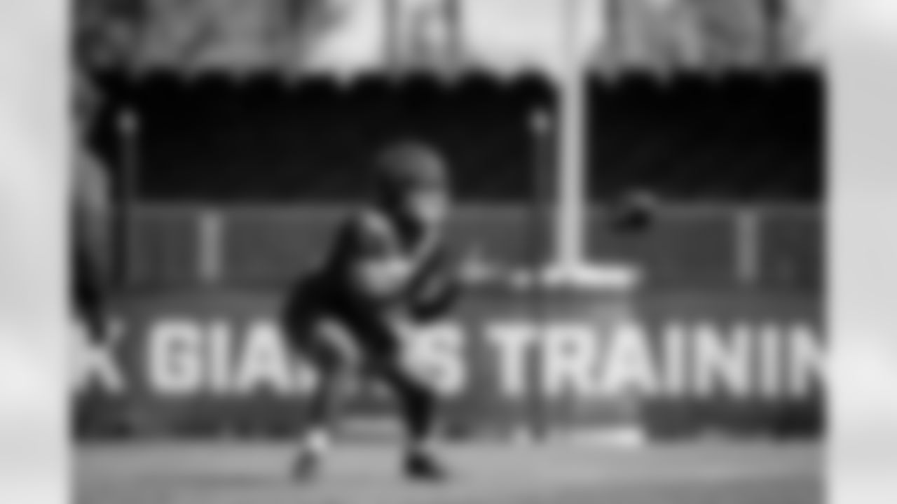 Jordan Akins (88)