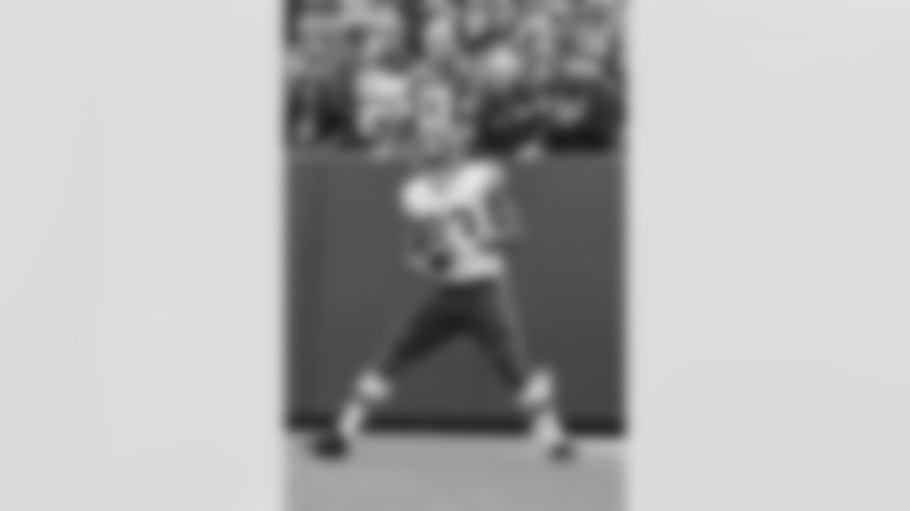 Washington Football Team tight end Ricky Seals-Jones (83) makes a catch during an NFL football game against the Green Bay Packers Sunday, Oct 24. 2021, in Green Bay, Wis. (AP Photo/Jeffrey Phelps)