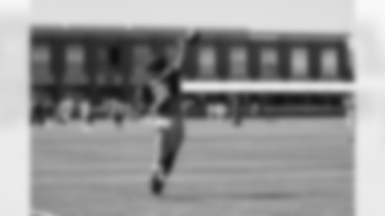 Jordan Akins (88)