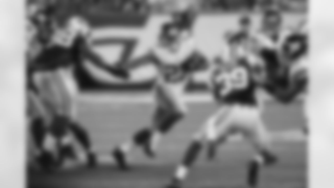 RB Rashad JenningsJennings led all rushers with 13 carries for 67 yards, including a long of 23 while the Giants racked up 119 yards as a team on the ground. Meanwhile, rookie Andre Williams again proved to be a good complement, recording 11 carries for 49 yards and a goal line touchdown in the fourth quarter.