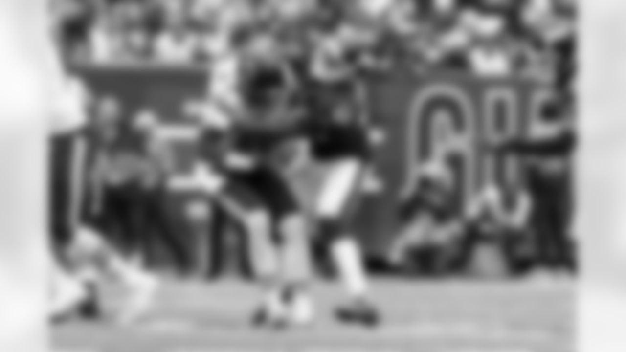 Tae Crowder (48)