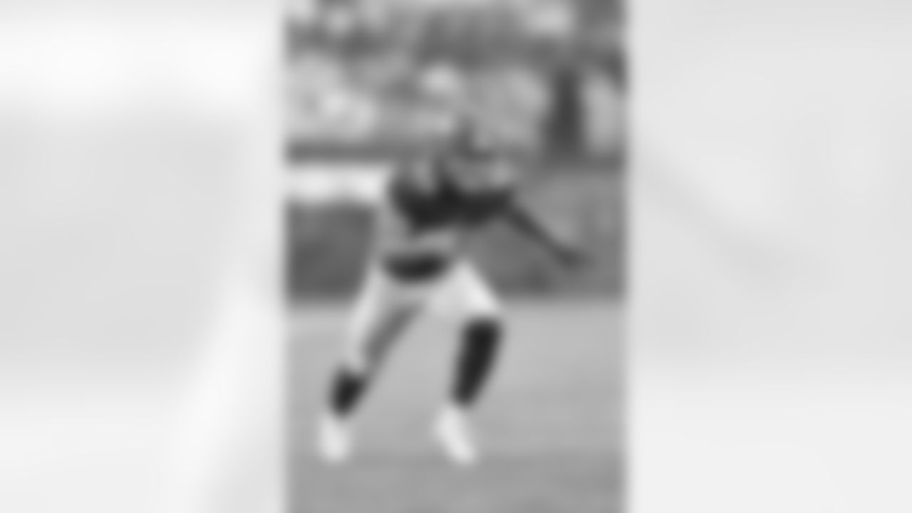 OLB: Oshane Ximines, Azeez Ojulari