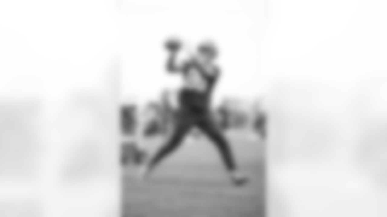 TE Isiah Macklin (86)