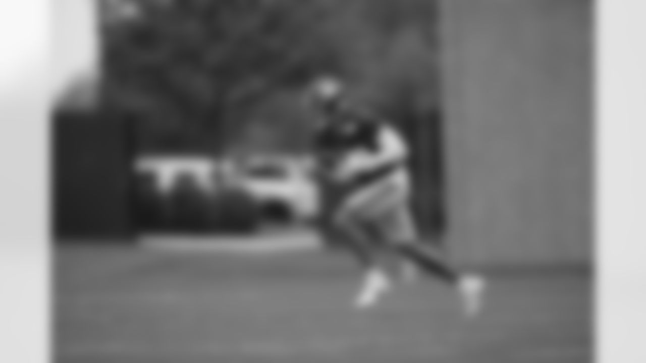 WR Isaiah Hodgins (18)