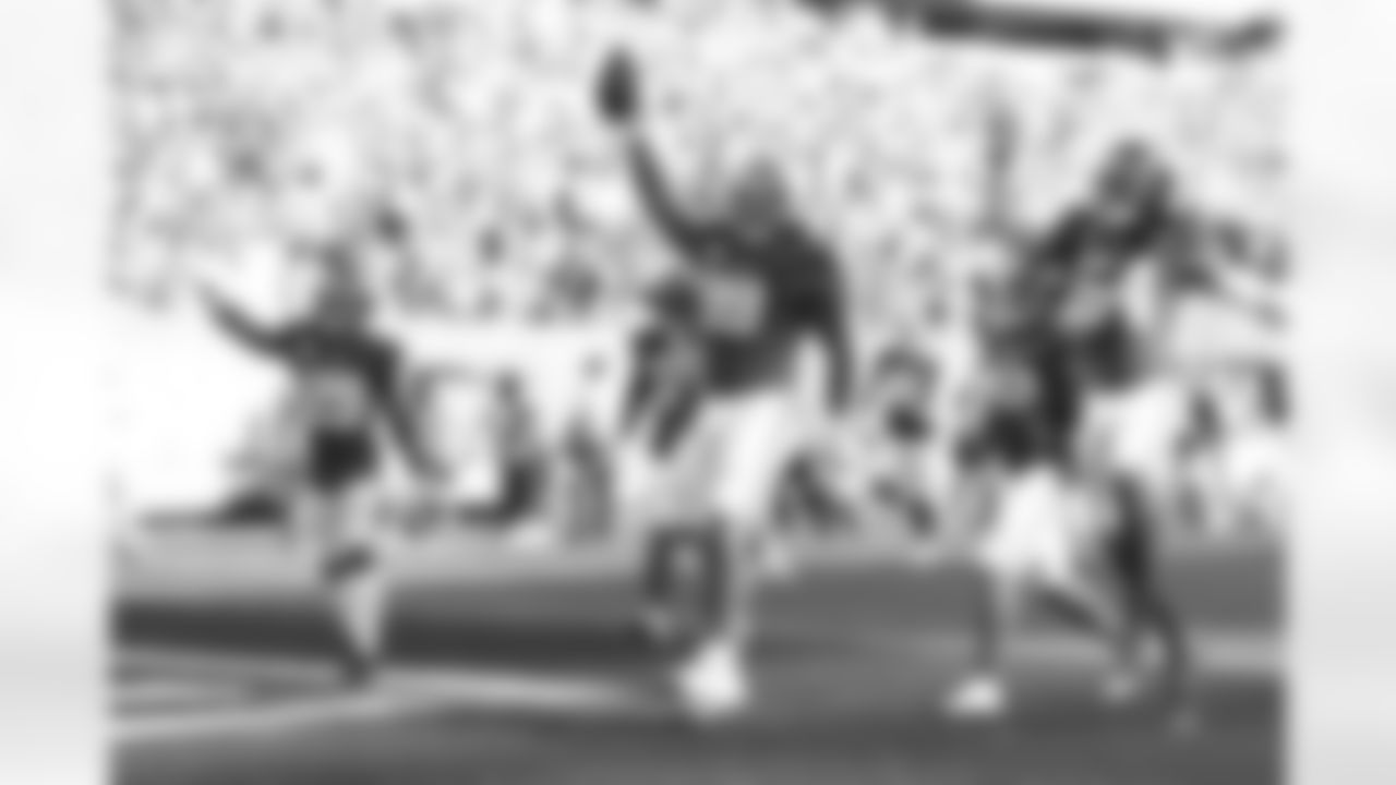 Leonard Williams (99), Xavier McKinney (29), Jaylon Smith (54)