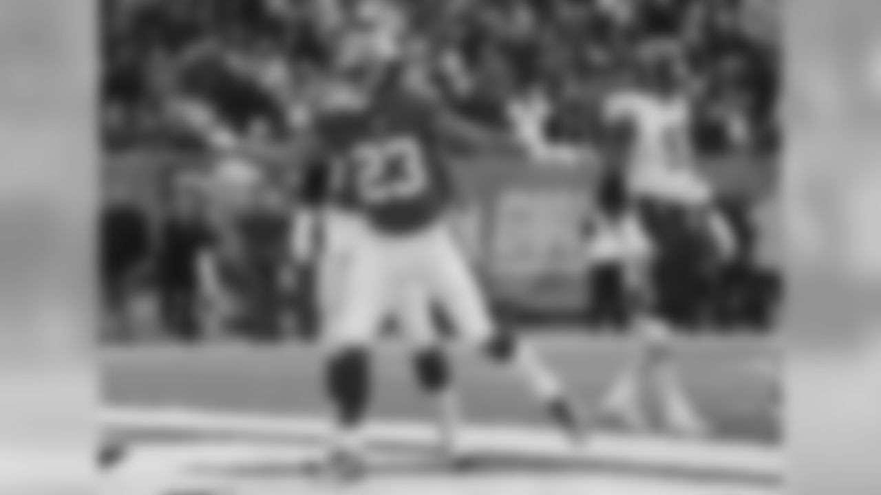 RB RASHAD JENNINGSJennings, who ran for a season-high 87 yards last week, carried the ball 21 times on Sunday for 85 yards and a touchdown. He was also a threat out of the backfield, catching five passes for 44 yards.
