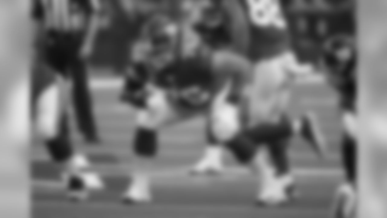 New York Giants offensive tackle Nate Solder waits for the snap during the first half of an NFL football game against the Dallas Cowboys in Arlington, Texas, Sunday, Sept. 8, 2019. (AP Photo/Roger Steinman)