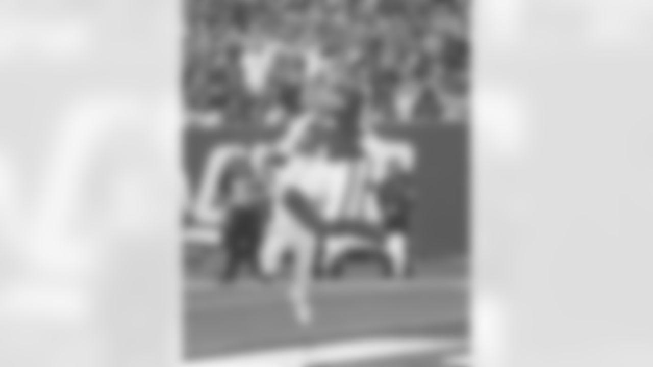 New York Giants tight end Daniel Bellinger (82) makes a touchdown catch during a football game against the Baltimore Ravens on Sunday October 16, 2022 in East Rutherford, New Jersey (Evan Pinkus/NY Giants)