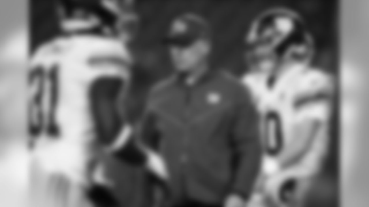 New York Giants head coach Pat Shurmur walks the field before an NFL football game against the Philadelphia Eagles, Monday, Dec. 9, 2019, in Philadelphia. (AP Photo/Matt Rourke)
