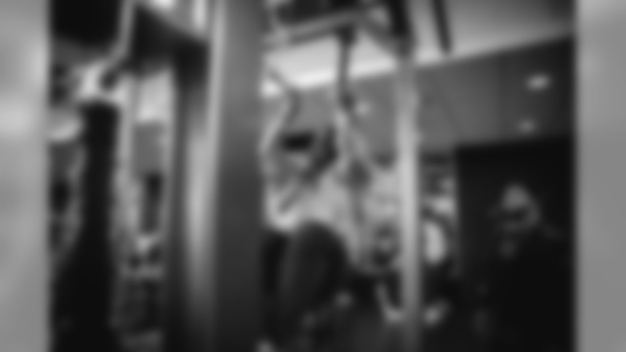E_19_04015_PlayerWorkoutsDefense010