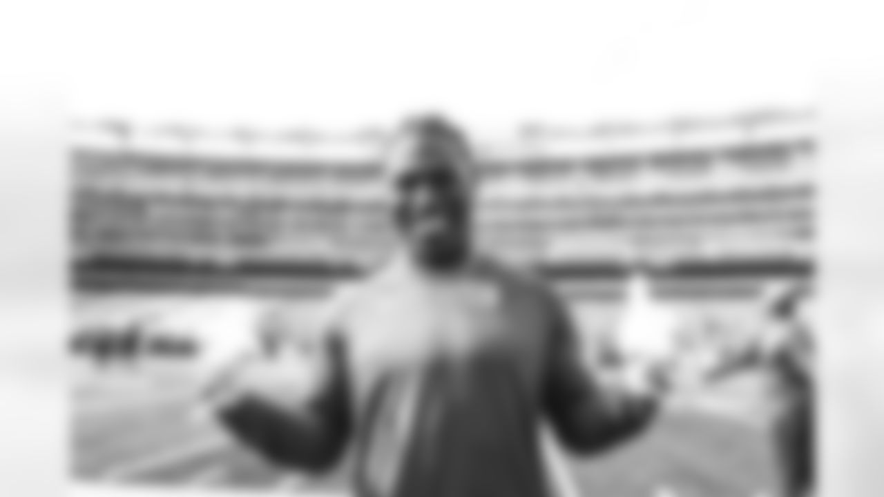 Darnay Holmes (30)