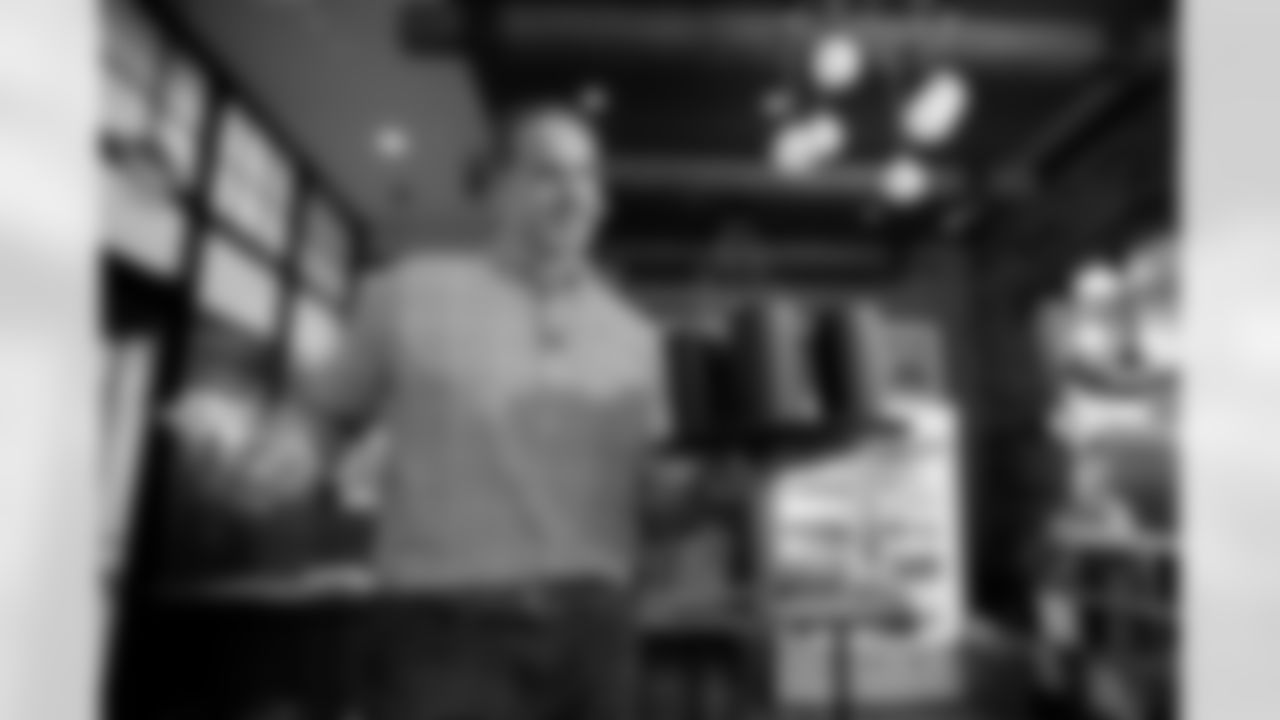 Eli Manning show with Marcus Samuelsson