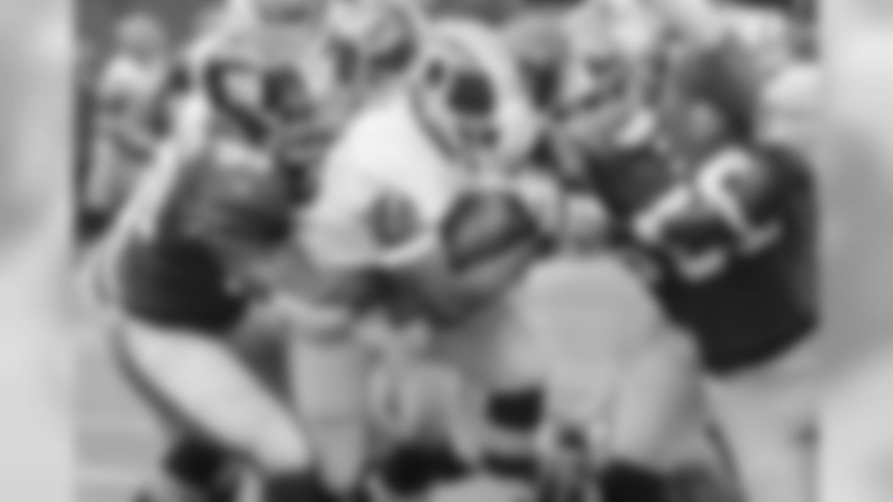 LB Devon KennardThe reigning NFC Defensive Player of the Week turned in another impressive performance with seven solo tackles, a half sack, two tackles for loss, and a pass defended.