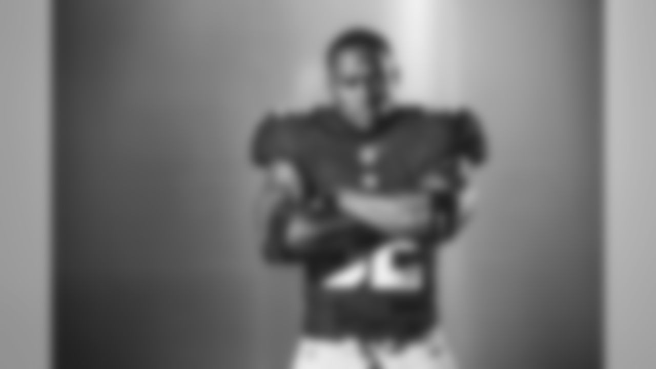 LB Jon Beason