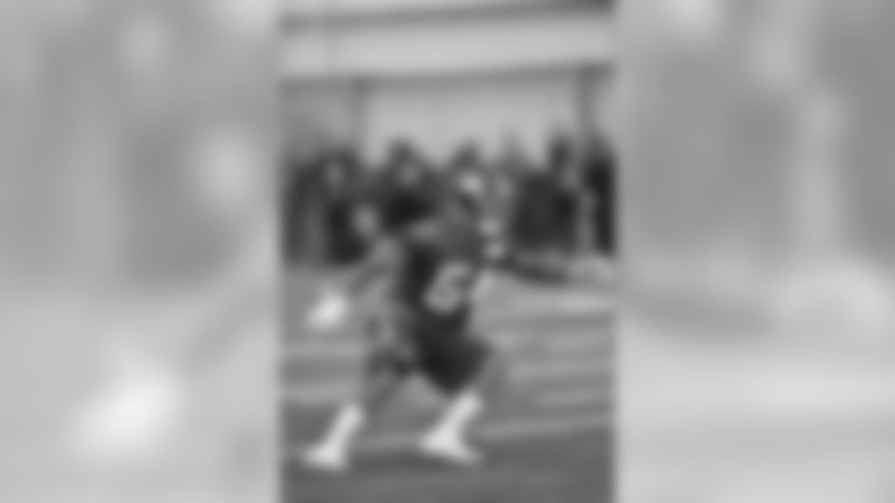 LB Jonathan Casillas