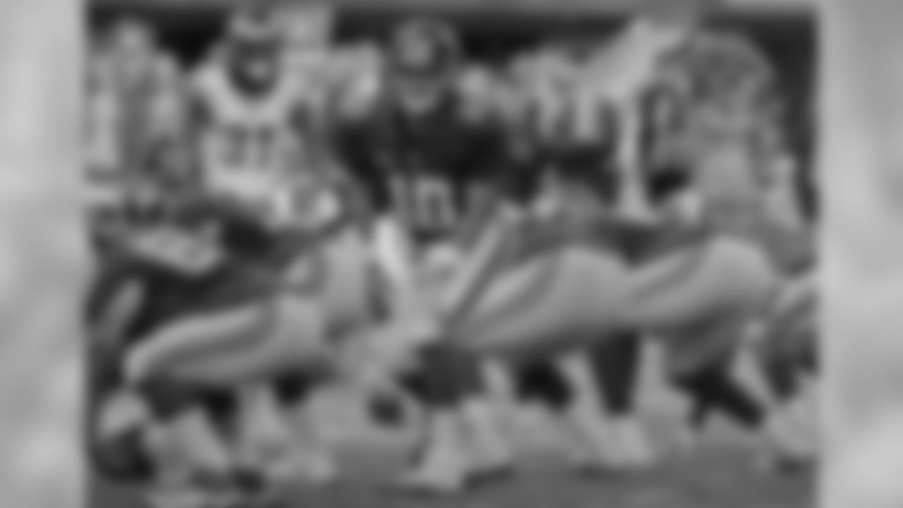 New York Giants quarterback Eli Manning (10) calls an audible at the line of scrimmage during the second quarter of NFL football game against the Philadelphia Eagles, Sunday, Nov. 6, 2016, in East Rutherford, N.J. (AP Photo/Frank Franklin II)