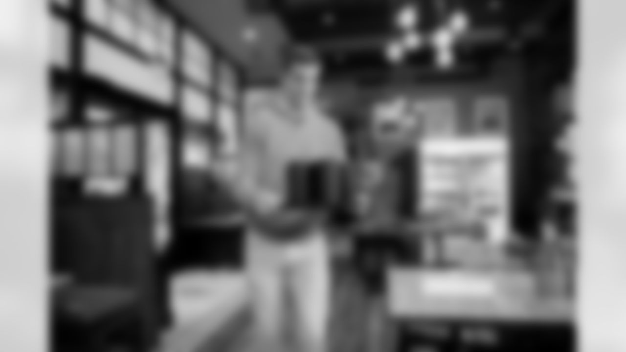 Eli Manning show with Marcus Samuelsson