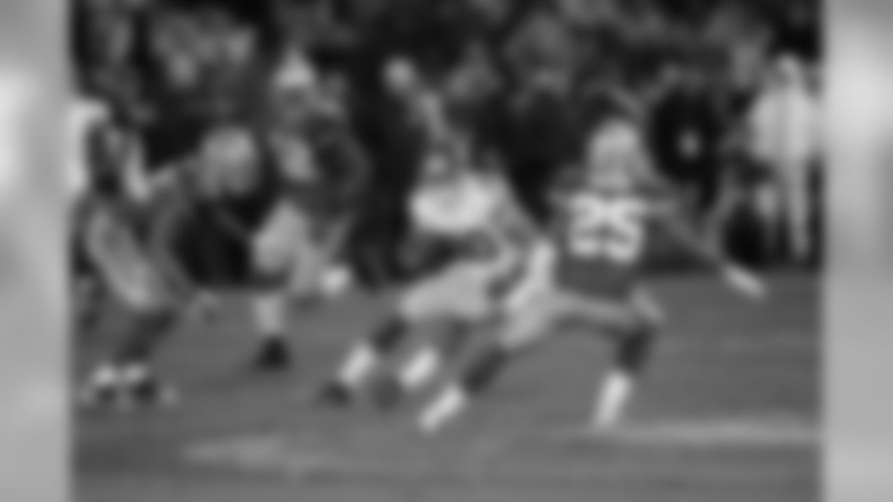 Jan. 22 2012 - In the NFC Championship game, Cruz helps send the visiting Giants to the Super Bowl with a 10 catch, 142 yard effort against the 49ers. The Giants won 20-17 in overtime.