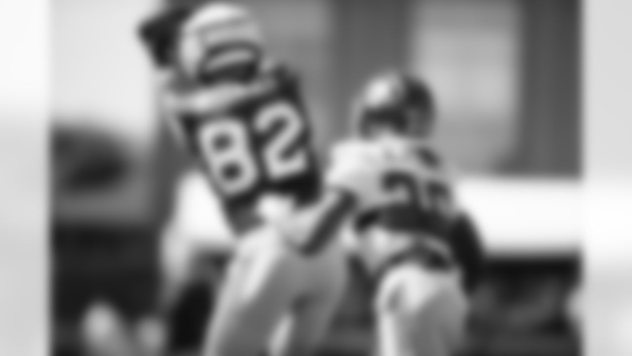 TE Daniel Bellinger (82)